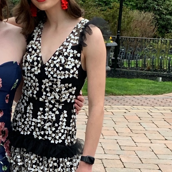 bcbg vine applique dress